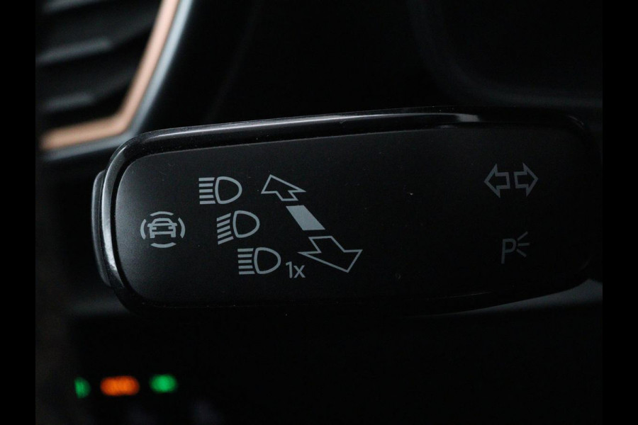 CUPRA Formentor 1.4 e-Hybrid VZ | 245pk | Stoel & stuurverwarming | Carplay | Camera | Adaptive cruise | Navigatie | Sfeerverlichting | Keyless | Full LED | PHEV
