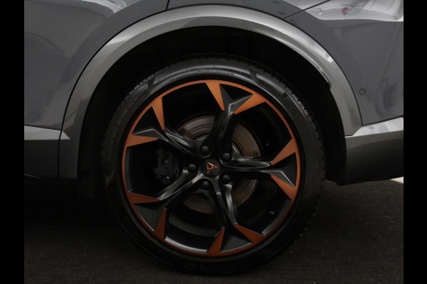 CUPRA Formentor 1.4 e-Hybrid VZ | 245pk | Stoel & stuurverwarming | Carplay | Camera | Adaptive cruise | Navigatie | Sfeerverlichting | Keyless | Full LED | PHEV
