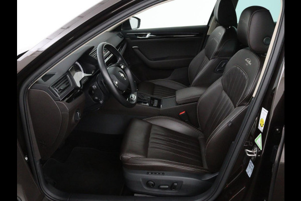 Škoda Superb 1.4 TSI iV Laurin & Klement | Leder | Trekhaak | Adaptive cruise | Stoelverwarming | Canton Sound | Navigatie | Memory | Full LED | Keyless | Carplay | PHEV