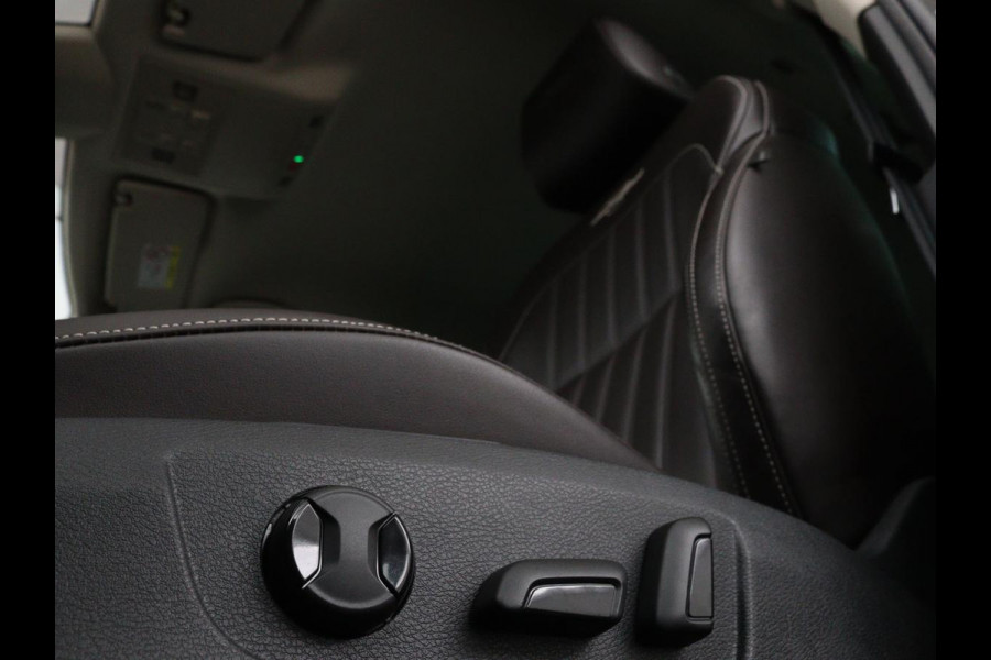 Škoda Superb 1.4 TSI iV Laurin & Klement | Leder | Trekhaak | Adaptive cruise | Stoelverwarming | Canton Sound | Navigatie | Memory | Full LED | Keyless | Carplay | PHEV