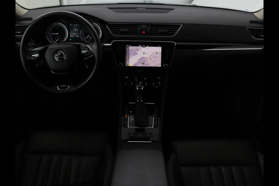Škoda Superb 1.4 TSI iV Laurin & Klement | Leder | Trekhaak | Adaptive cruise | Stoelverwarming | Canton Sound | Navigatie | Memory | Full LED | Keyless | Carplay | PHEV