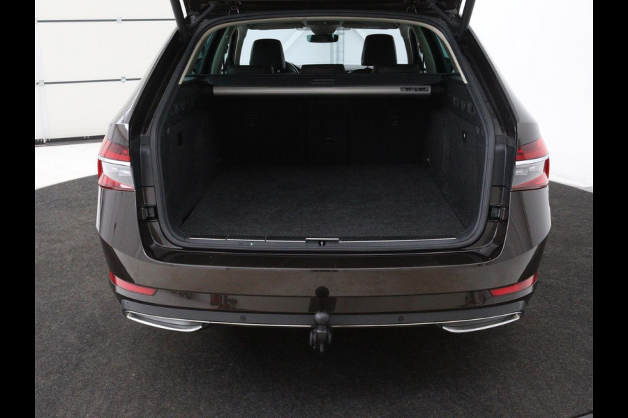 Škoda Superb 1.4 TSI iV Laurin & Klement | Leder | Trekhaak | Adaptive cruise | Stoelverwarming | Canton Sound | Navigatie | Memory | Full LED | Keyless | Carplay | PHEV