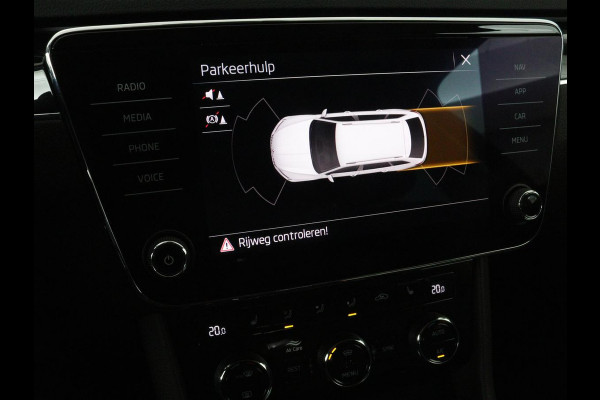 Škoda Superb 1.4 TSI iV Laurin & Klement | Leder | Trekhaak | Adaptive cruise | Stoelverwarming | Canton Sound | Navigatie | Memory | Full LED | Keyless | Carplay | PHEV