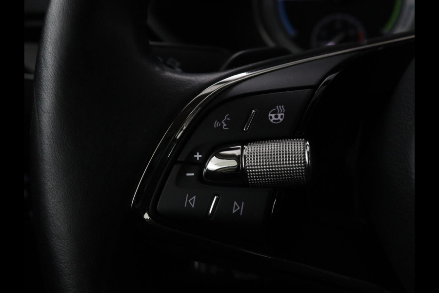 Škoda Superb 1.4 TSI iV Laurin & Klement | Leder | Trekhaak | Adaptive cruise | Stoelverwarming | Canton Sound | Navigatie | Memory | Full LED | Keyless | Carplay | PHEV