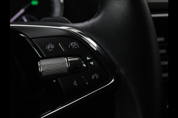 Škoda Superb 1.4 TSI iV Laurin & Klement | Leder | Trekhaak | Adaptive cruise | Stoelverwarming | Canton Sound | Navigatie | Memory | Full LED | Keyless | Carplay | PHEV