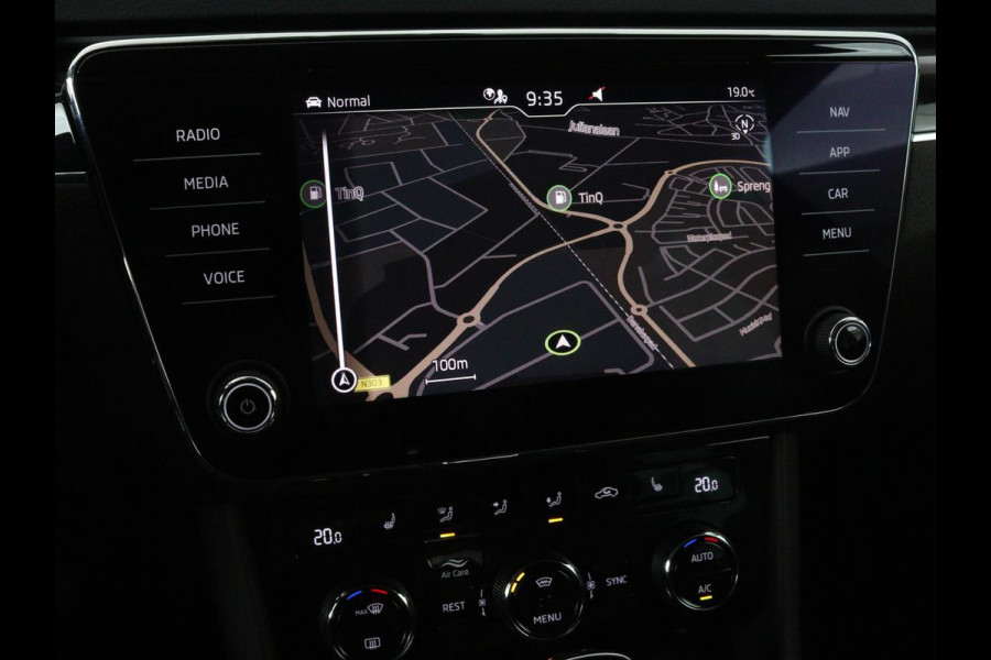 Škoda Superb 1.4 TSI iV Laurin & Klement | Leder | Trekhaak | Adaptive cruise | Stoelverwarming | Canton Sound | Navigatie | Memory | Full LED | Keyless | Carplay | PHEV