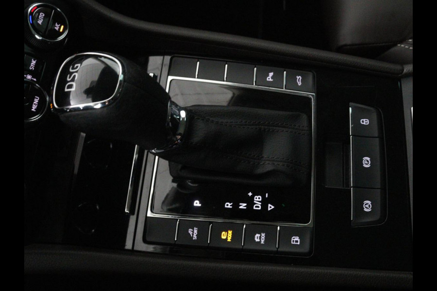 Škoda Superb 1.4 TSI iV Laurin & Klement | Leder | Trekhaak | Adaptive cruise | Stoelverwarming | Canton Sound | Navigatie | Memory | Full LED | Keyless | Carplay | PHEV