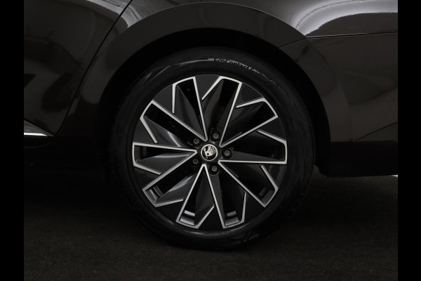 Škoda Superb 1.4 TSI iV Laurin & Klement | Leder | Trekhaak | Adaptive cruise | Stoelverwarming | Canton Sound | Navigatie | Memory | Full LED | Keyless | Carplay | PHEV