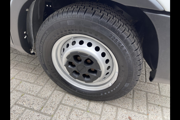 Iveco Daily 35S14V 2.3 Himatic automaat L4H2 / laadruimte 470cm lang ! / vaste prijs rijklaar € 23.950 ex btw / lease vanaf € 391 / trekhaak 3500 kg / cruise en climate control / 270 graden achterdeuren