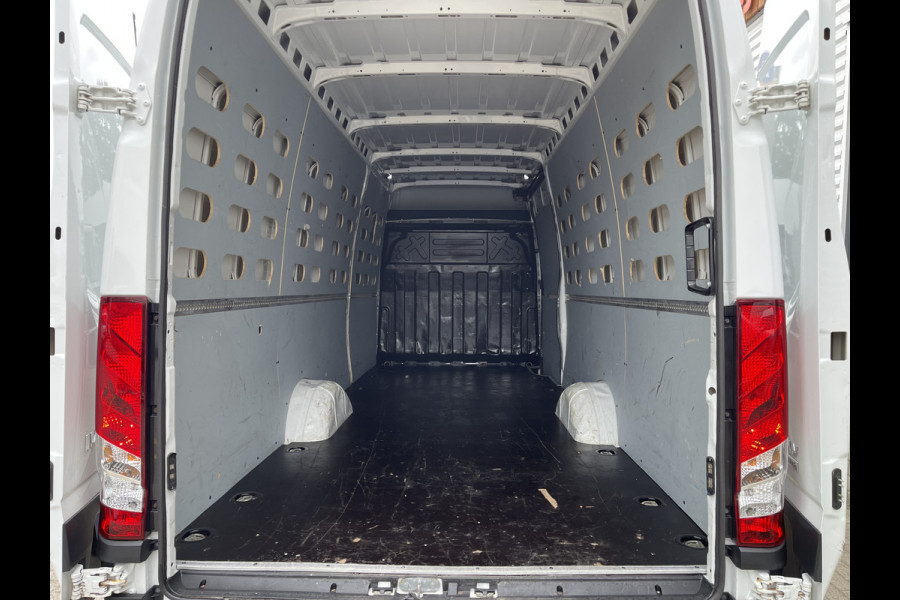 Iveco Daily 35S14V 2.3 Himatic automaat L4H2 / laadruimte 470cm lang ! / vaste prijs rijklaar € 23.950 ex btw / lease vanaf € 391 / trekhaak 3500 kg / cruise en climate control / 270 graden achterdeuren