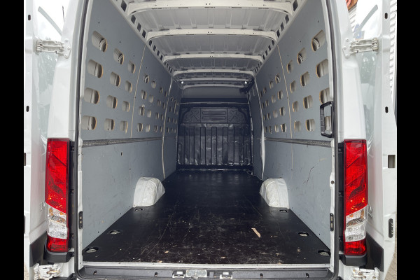 Iveco Daily 35S14V 2.3 Himatic automaat L4H2 / laadruimte 470cm lang ! / vaste prijs rijklaar € 23.950 ex btw / lease vanaf € 391 / trekhaak 3500 kg / cruise en climate control / 270 graden achterdeuren