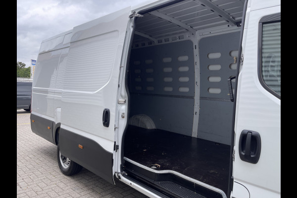 Iveco Daily 35S14V 2.3 Himatic automaat L4H2 / laadruimte 470cm lang ! / vaste prijs rijklaar € 23.950 ex btw / lease vanaf € 391 / trekhaak 3500 kg / cruise en climate control / 270 graden achterdeuren