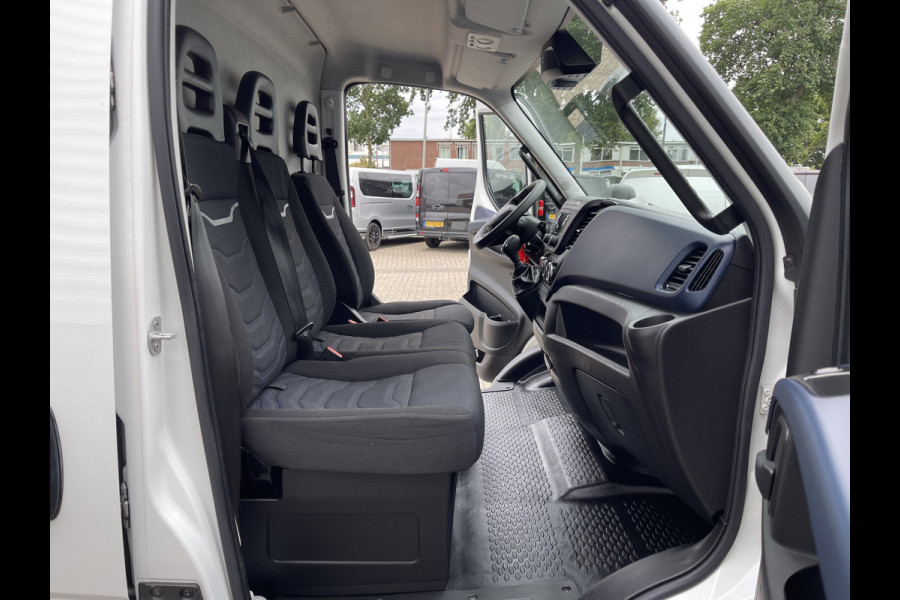 Iveco Daily 35S14V 2.3 Himatic automaat L4H2 / laadruimte 470cm lang ! / vaste prijs rijklaar € 23.950 ex btw / lease vanaf € 391 / trekhaak 3500 kg / cruise en climate control / 270 graden achterdeuren