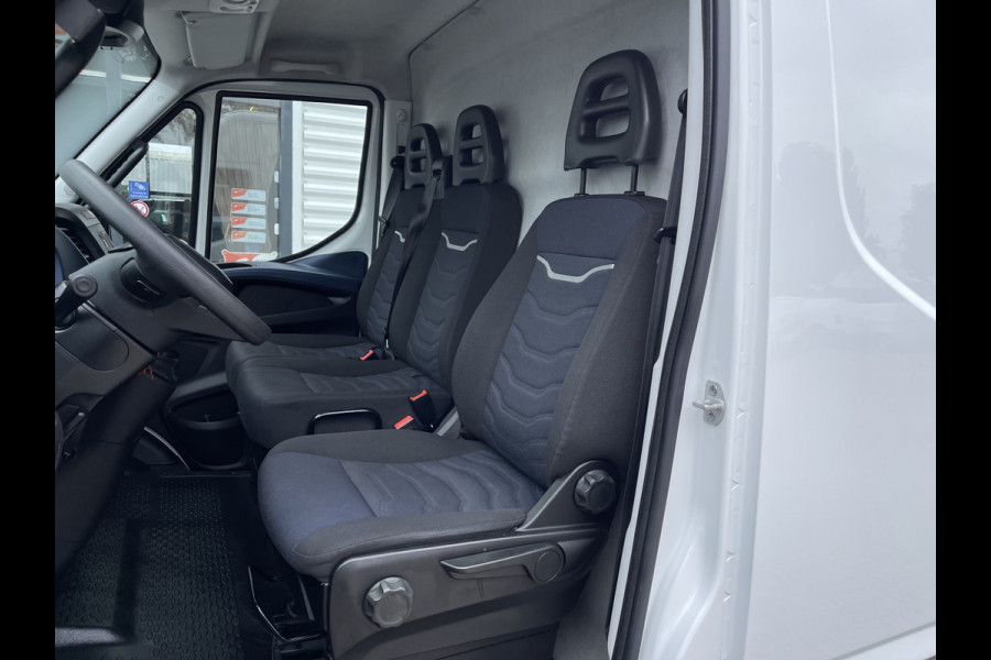 Iveco Daily 35S14V 2.3 Himatic automaat L4H2 / laadruimte 470cm lang ! / vaste prijs rijklaar € 23.950 ex btw / lease vanaf € 391 / trekhaak 3500 kg / cruise en climate control / 270 graden achterdeuren