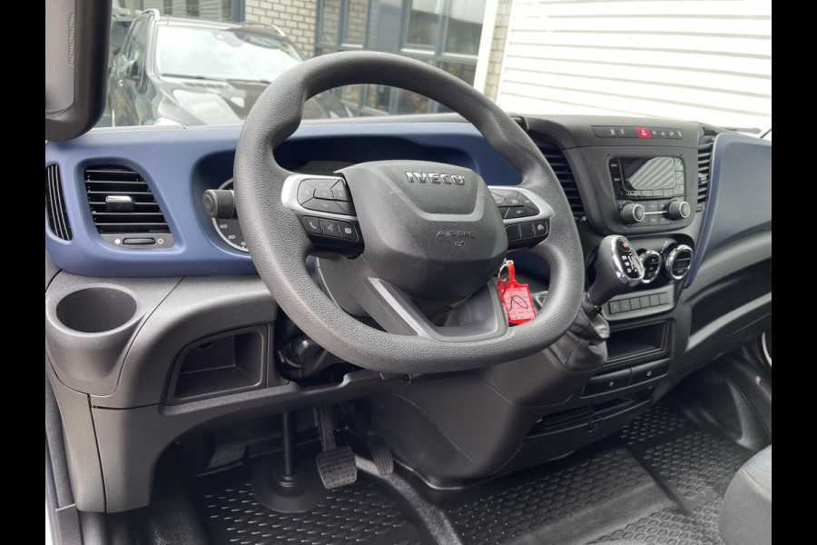 Iveco Daily 35S14V 2.3 Himatic automaat L4H2 / laadruimte 470cm lang ! / vaste prijs rijklaar € 23.950 ex btw / lease vanaf € 391 / trekhaak 3500 kg / cruise en climate control / 270 graden achterdeuren