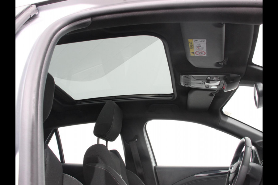 Opel Corsa 1.2 GS Achteruitrij camera Parkeersensoren Cruise control LED Verwarmde voorstoelen Stuurwiel verwarmd Climate control Apple carplay/ Android Auto