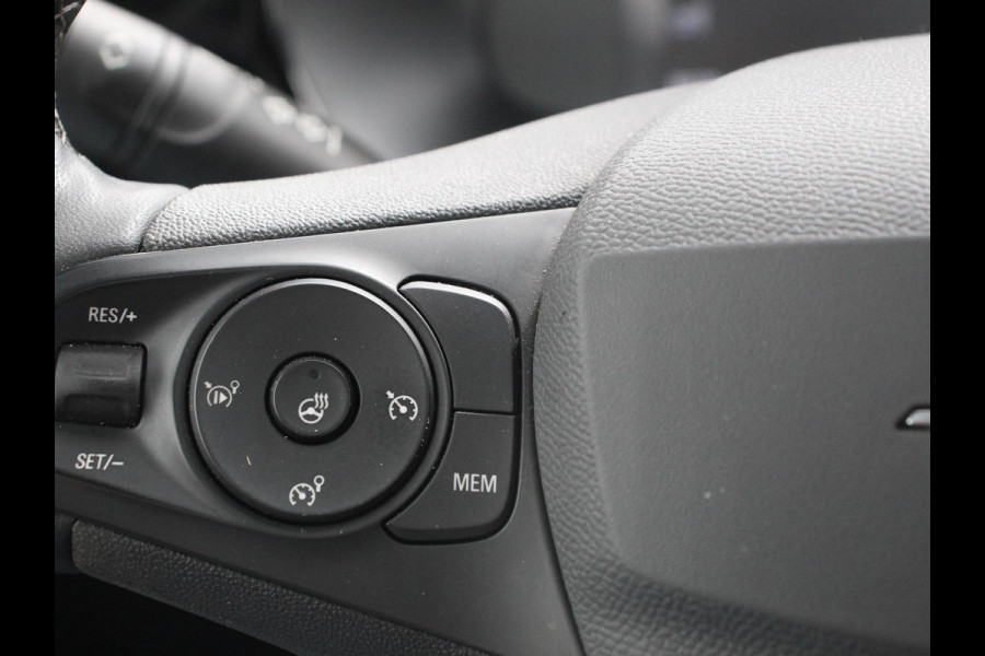 Opel Corsa 1.2 GS Achteruitrij camera Parkeersensoren Cruise control LED Verwarmde voorstoelen Stuurwiel verwarmd Climate control Apple carplay/ Android Auto