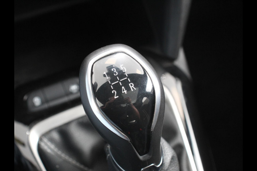 Opel Corsa 1.2 GS Achteruitrij camera Parkeersensoren Cruise control LED Verwarmde voorstoelen Stuurwiel verwarmd Climate control Apple carplay/ Android Auto