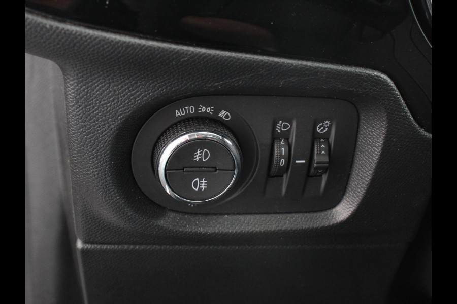 Opel Corsa 1.2 GS Achteruitrij camera Parkeersensoren Cruise control LED Verwarmde voorstoelen Stuurwiel verwarmd Climate control Apple carplay/ Android Auto