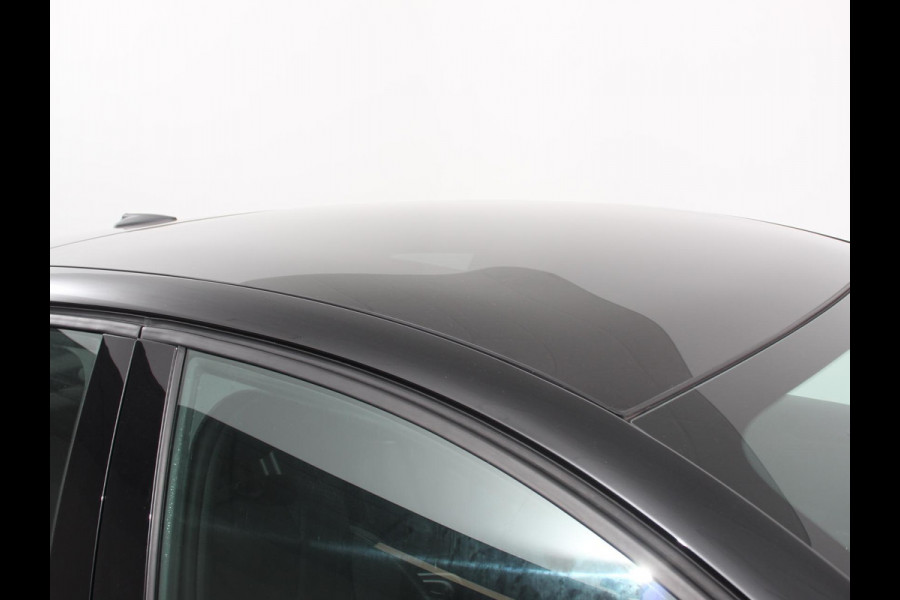 Opel Corsa 1.2 GS Achteruitrij camera Parkeersensoren Cruise control LED Verwarmde voorstoelen Stuurwiel verwarmd Climate control Apple carplay/ Android Auto