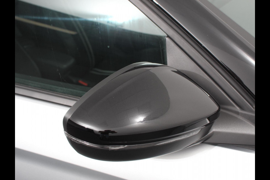 Opel Corsa 1.2 GS Achteruitrij camera Parkeersensoren Cruise control LED Verwarmde voorstoelen Stuurwiel verwarmd Climate control Apple carplay/ Android Auto