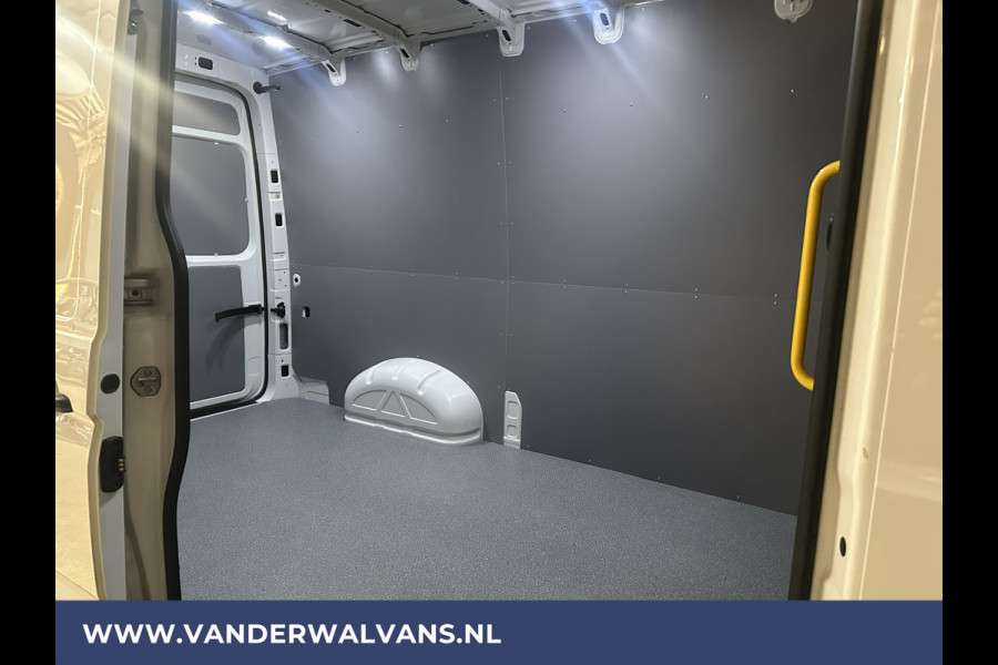 Volkswagen Crafter 2.0 TDI 140 pk L3H3 L2H2 Euro6 Airco | Camera | Apple Carplay | Cruisecontrol | Chauffeursstoel Android Auto