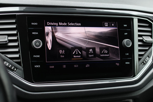 Volkswagen T-Roc 1.5 TSI Sport *Virtual*Led*DSG*Trekhaak*1e Eigenaar*
