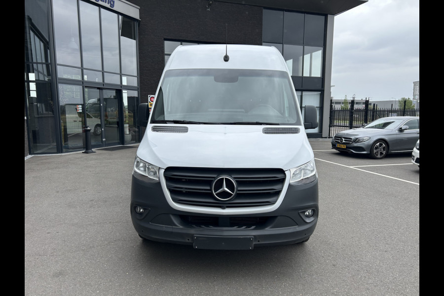 Mercedes-Benz Sprinter 319 CDI L2 H2 3.0 V6 / 3500KG Trekhaak / 360 Camera / MBUX / Navigatie / Cruise control / Airco / 270 Graden achterdeuren