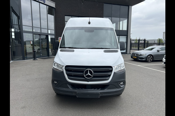 Mercedes-Benz Sprinter 319 CDI L2 H2 3.0 V6 / 3500KG Trekhaak / 360 Camera / MBUX / Navigatie / Cruise control / Airco / 270 Graden achterdeuren