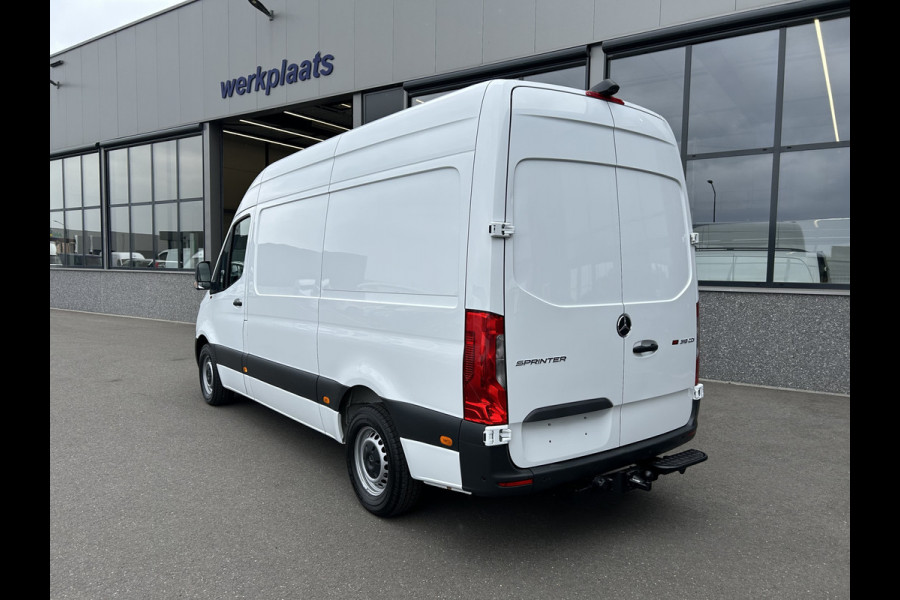 Mercedes-Benz Sprinter 319 CDI L2 H2 3.0 V6 / 3500KG Trekhaak / 360 Camera / MBUX / Navigatie / Cruise control / Airco / 270 Graden achterdeuren