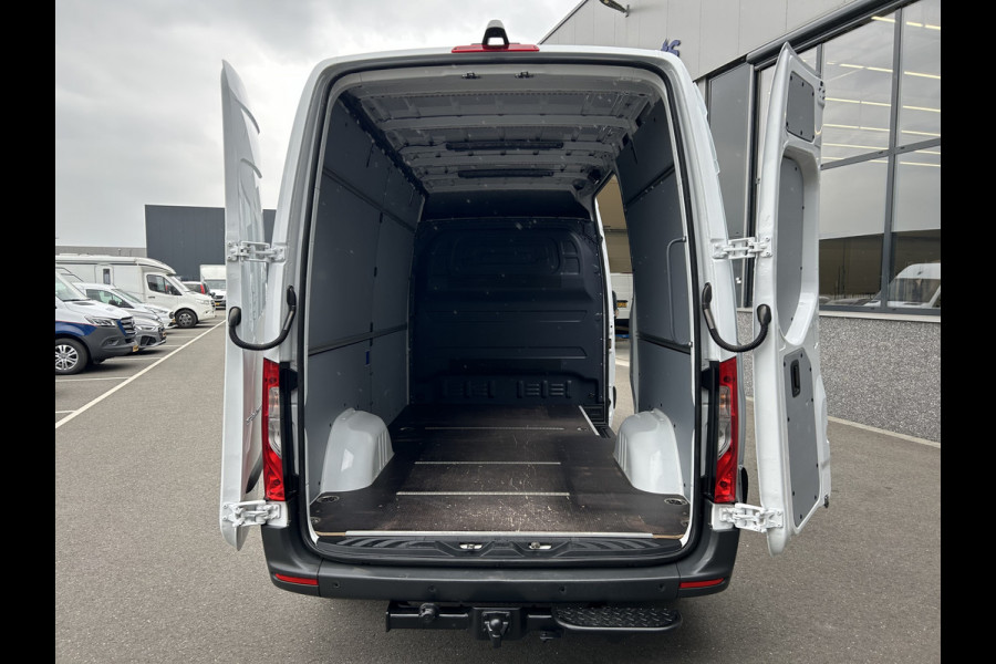 Mercedes-Benz Sprinter 319 CDI L2 H2 3.0 V6 / 3500KG Trekhaak / 360 Camera / MBUX / Navigatie / Cruise control / Airco / 270 Graden achterdeuren