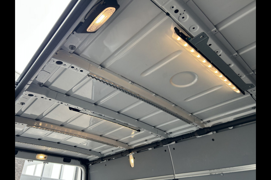 Mercedes-Benz Sprinter 319 CDI L2 H2 3.0 V6 / 3500KG Trekhaak / 360 Camera / MBUX / Navigatie / Cruise control / Airco / 270 Graden achterdeuren