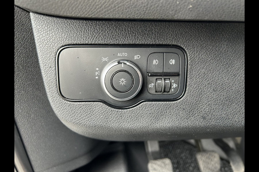 Mercedes-Benz Sprinter 319 CDI L2 H2 3.0 V6 / 3500KG Trekhaak / 360 Camera / MBUX / Navigatie / Cruise control / Airco / 270 Graden achterdeuren