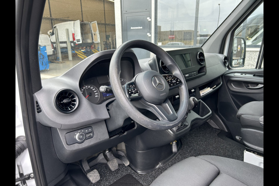 Mercedes-Benz Sprinter 319 CDI L2 H2 3.0 V6 / 3500KG Trekhaak / 360 Camera / MBUX / Navigatie / Cruise control / Airco / 270 Graden achterdeuren
