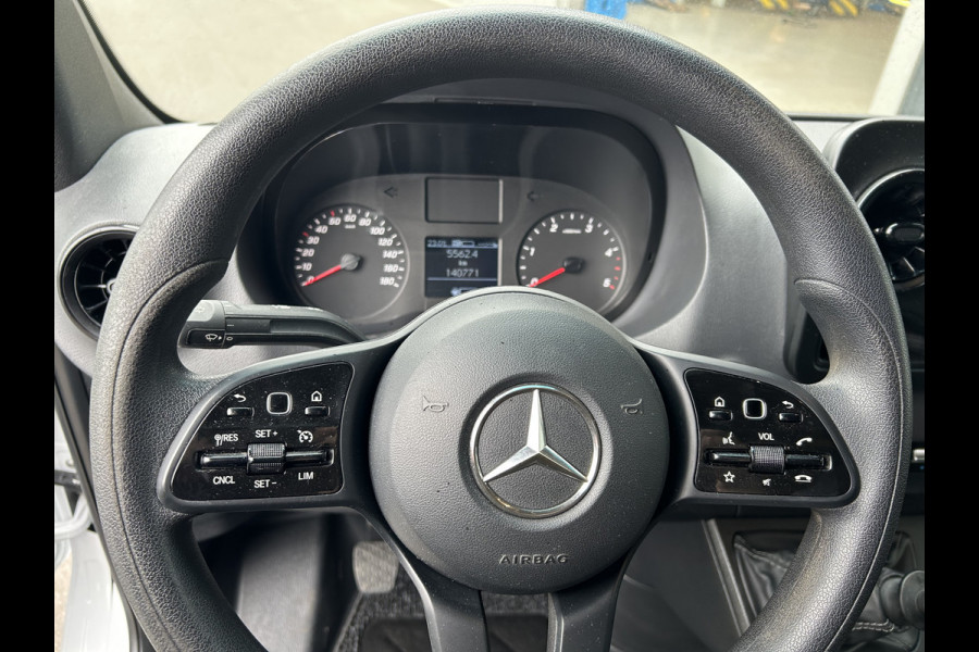 Mercedes-Benz Sprinter 319 CDI L2 H2 3.0 V6 / 3500KG Trekhaak / 360 Camera / MBUX / Navigatie / Cruise control / Airco / 270 Graden achterdeuren