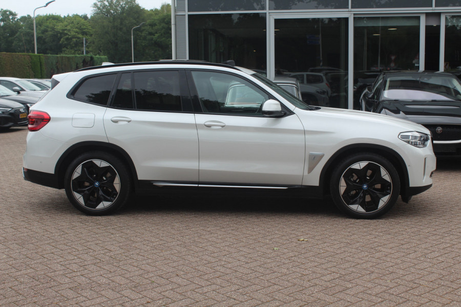 BMW iX3 High Executive 80 kWh / Trekhaak / Panoramadak / 360Camera / Head-up / 20'' / Leder / Harman Kardon / Navigatie / Memory seats / Dodehoek / DAB / Stoelverwarming / Cruise Control Adaptief