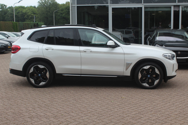 BMW iX3 High Executive 80 kWh / Trekhaak / Panoramadak / 360Camera / Head-up / 20'' / Leder / Harman Kardon / Navigatie / Memory seats / Dodehoek / DAB / Stoelverwarming / Cruise Control Adaptief