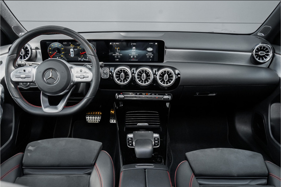 Mercedes-Benz A-Klasse 250 Premium Plus AMG-Line Night Pano Burmester Ambiente