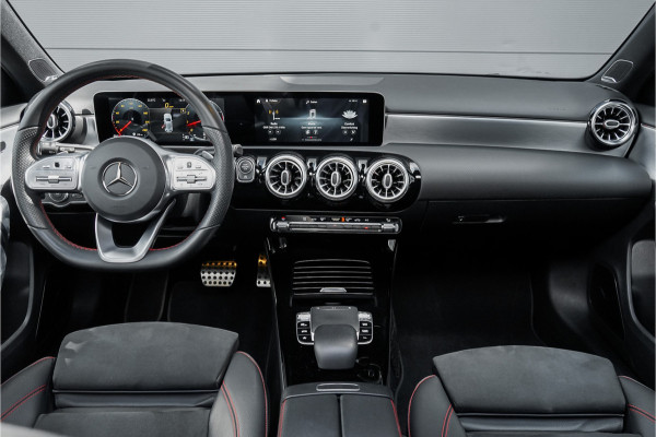 Mercedes-Benz A-Klasse 250 Premium Plus AMG-Line Night Pano Burmester Ambiente