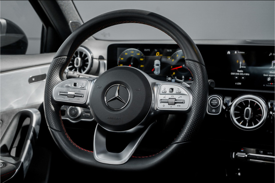 Mercedes-Benz A-Klasse 250 Premium Plus AMG-Line Night Pano Burmester Ambiente