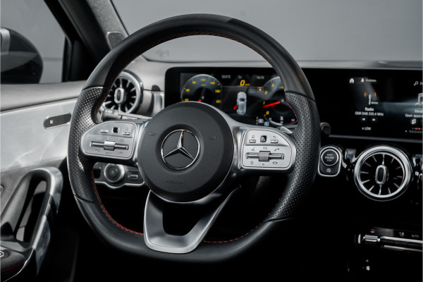 Mercedes-Benz A-Klasse 250 Premium Plus AMG-Line Night Pano Burmester Ambiente