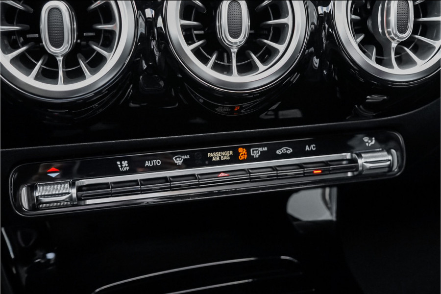 Mercedes-Benz A-Klasse 250 Premium Plus AMG-Line Night Pano Burmester Ambiente
