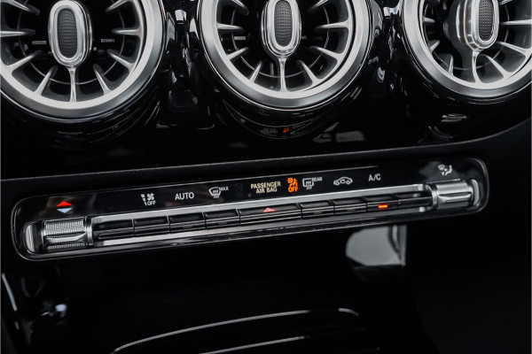 Mercedes-Benz A-Klasse 250 Premium Plus AMG-Line Night Pano Burmester Ambiente