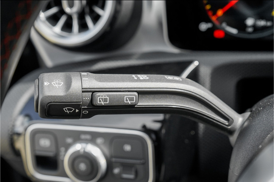 Mercedes-Benz A-Klasse 250 Premium Plus AMG-Line Night Pano Burmester Ambiente