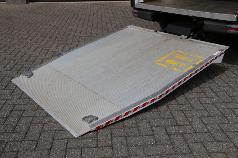 Mercedes-Benz Sprinter 311 CDI | Aut. | Laadklep | Mbux | Navi | Camera | Clima..