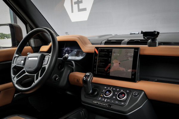 Land Rover Defender 110 P400e 110 X URBAN STOELVERWARMING & VERKOELING | ADAPTIVE | TREKHAAK | STUURVERWARMING | URBAN | SFEERVERLICHTING |