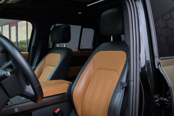 Land Rover Defender 110 P400e 110 X URBAN STOELVERWARMING & VERKOELING | ADAPTIVE | TREKHAAK | STUURVERWARMING | URBAN | SFEERVERLICHTING |