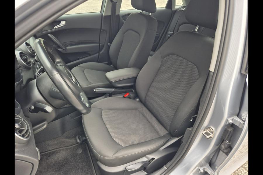 Audi A1 SPORTBACK 1.0 TFSI ,airco,navigatie,parkeersensoren, 5Deurs,