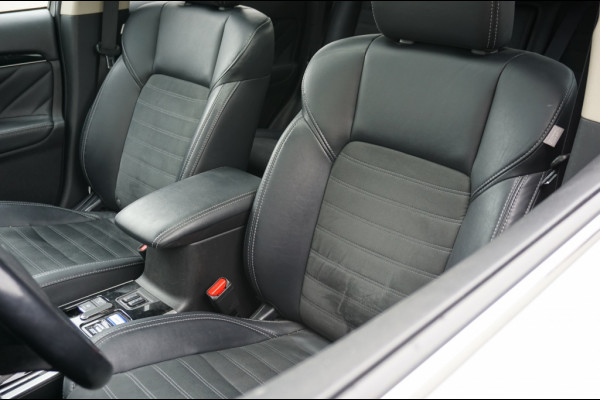 Mitsubishi Outlander PHEV Intense+ AUTOMAAT SCHUIFDAK | ELEK.KLEP | CARPLAY | HAAK!