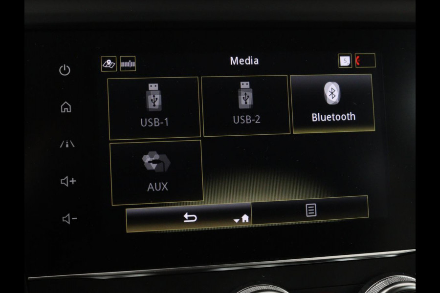 Renault Kadjar 1.3 TCe Techno | Automaat | Stoelverwarming | Trekhaak | Carplay | Camera | Half leder | Keyless | Full LED